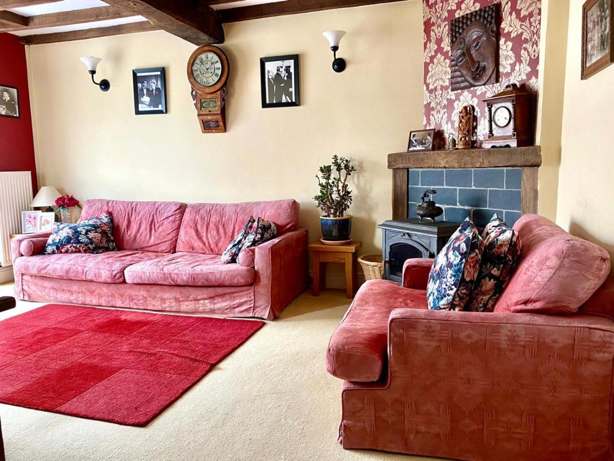 Mid-Wales Farmhouse, Swimming Pool, Tranquil Countryside Views, Sleeps 14 Meifod Экстерьер фото