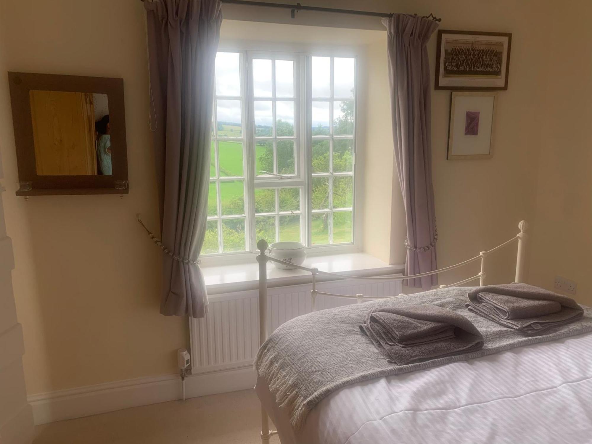 Mid-Wales Farmhouse, Swimming Pool, Tranquil Countryside Views, Sleeps 14 Meifod Экстерьер фото
