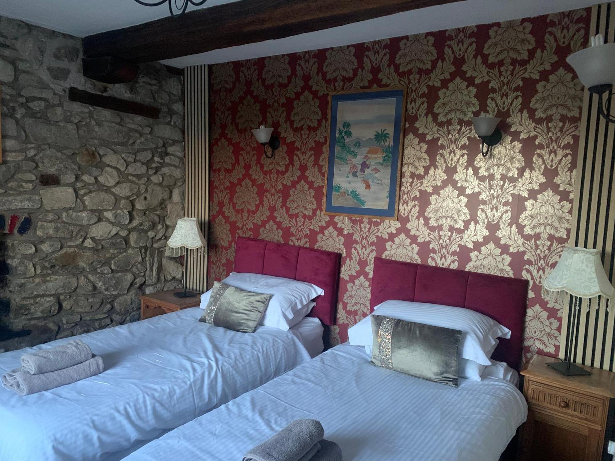 Mid-Wales Farmhouse, Swimming Pool, Tranquil Countryside Views, Sleeps 14 Meifod Экстерьер фото